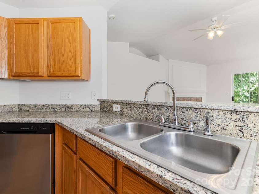 14514 Arbor Ridge Drive, Charlotte, NC 28273.  MLS# CAR4286842, YatesRealty ID 32498. Kitchen