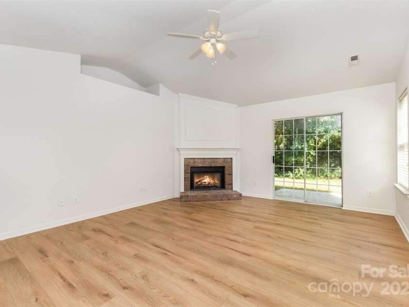 14514 Arbor Ridge Drive, Charlotte, NC 28273.  MLS# CAR4286842, YatesRealty ID 32498. Living Room