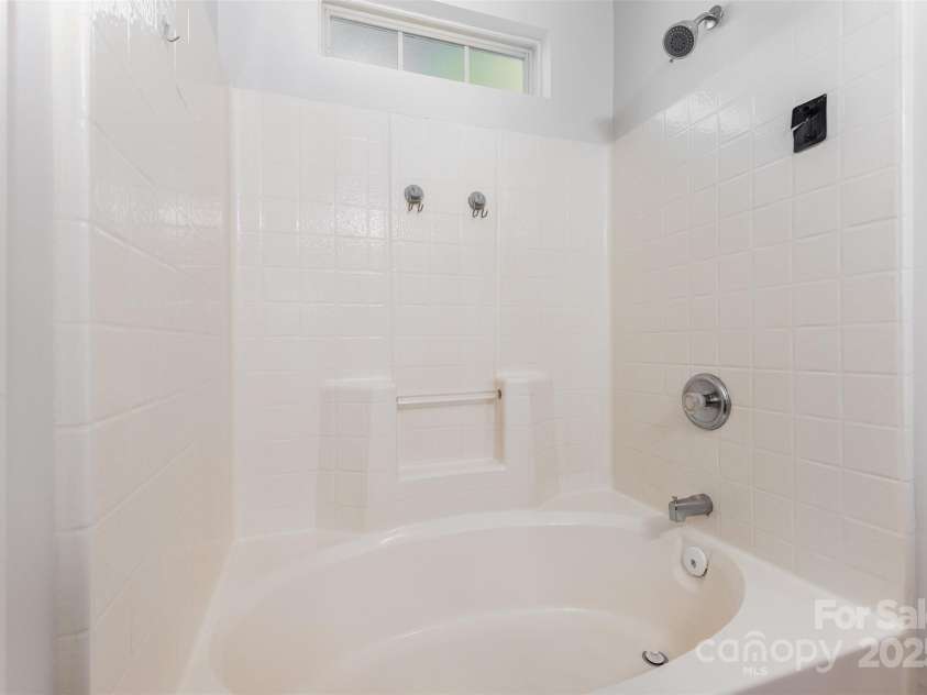 14514 Arbor Ridge Drive, Charlotte, NC 28273.  MLS# CAR4286842, YatesRealty ID 32498. Primary Bath