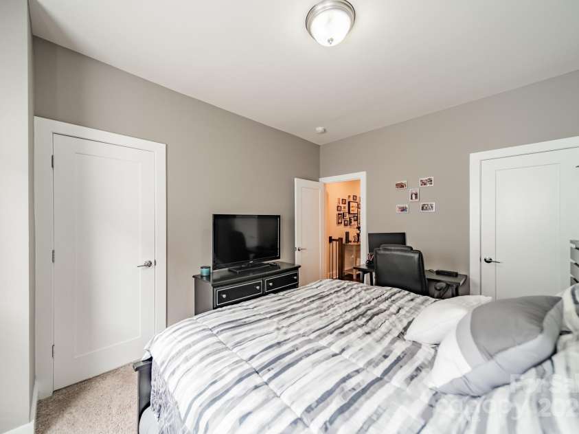 12010 Brooklyn Avenue, Charlotte, NC 28204.  MLS# CAR4288805, YatesRealty ID 32499. 