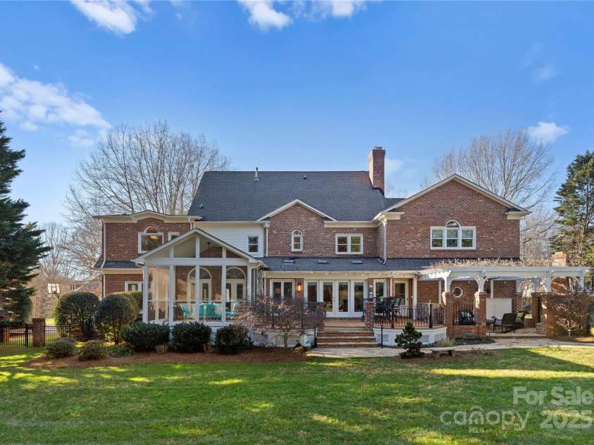 5401 Sunningdale Drive, Charlotte, NC 28277.  MLS# CAR4210451, YatesRealty ID 3250. 