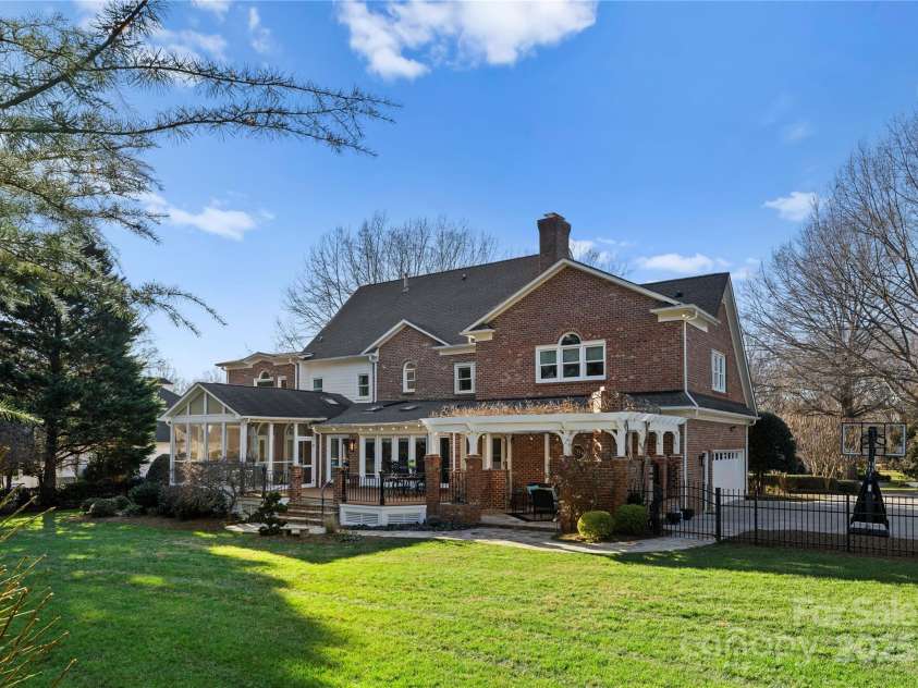 5401 Sunningdale Drive, Charlotte, NC 28277.  MLS# CAR4210451, YatesRealty ID 3250. 