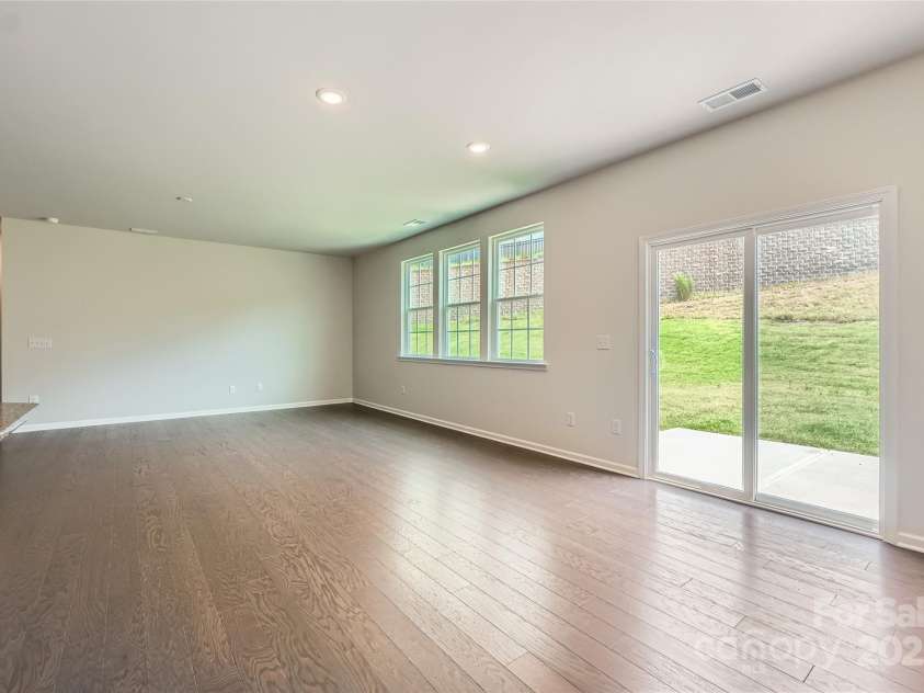 1039 Lookout Shoals Drive, Fort Mill, SC 29715.  MLS# CAR4292280, YatesRealty ID 32505. Breakfast Nook  (example)