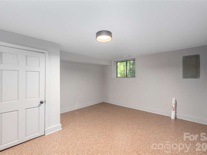 35 McKinney Road, Asheville, NC 28805.  MLS# CAR4380235, YatesRealty ID 32506. 