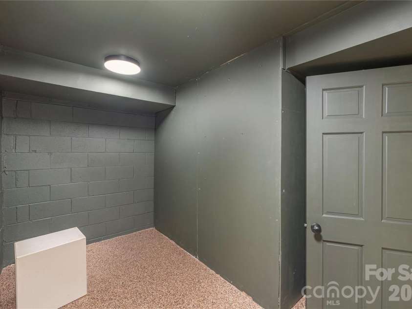 35 McKinney Road, Asheville, NC 28805.  MLS# CAR4380235, YatesRealty ID 32506. Private Office Space