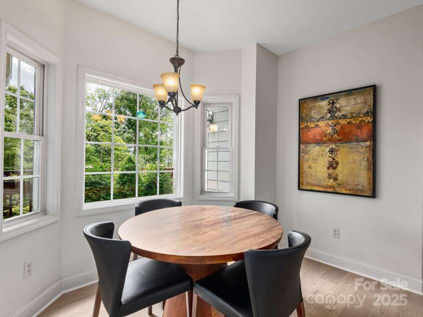 446 Charming Lane, Hendersonville, NC 28792.  MLS# CAR4287765, YatesRealty ID 32506. Bright breakfast nook