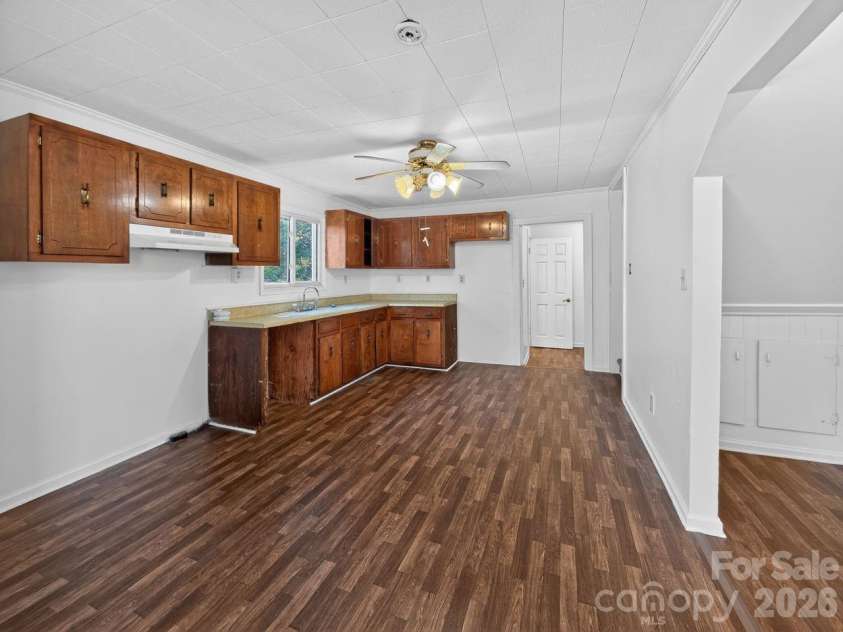 80 Ridge Street, Marion, NC 28752.  MLS# CAR4393698, YatesRealty ID 32507. 