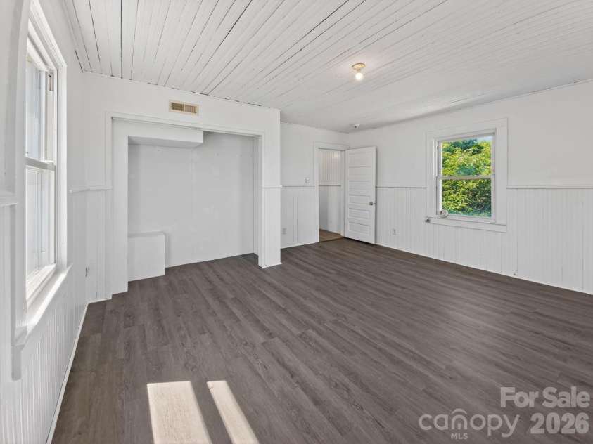 80 Ridge Street, Marion, NC 28752.  MLS# CAR4393698, YatesRealty ID 32507. 