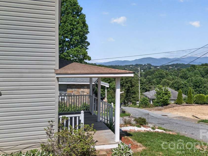 80 Ridge Street, Marion, NC 28752.  MLS# CAR4393698, YatesRealty ID 32507. 