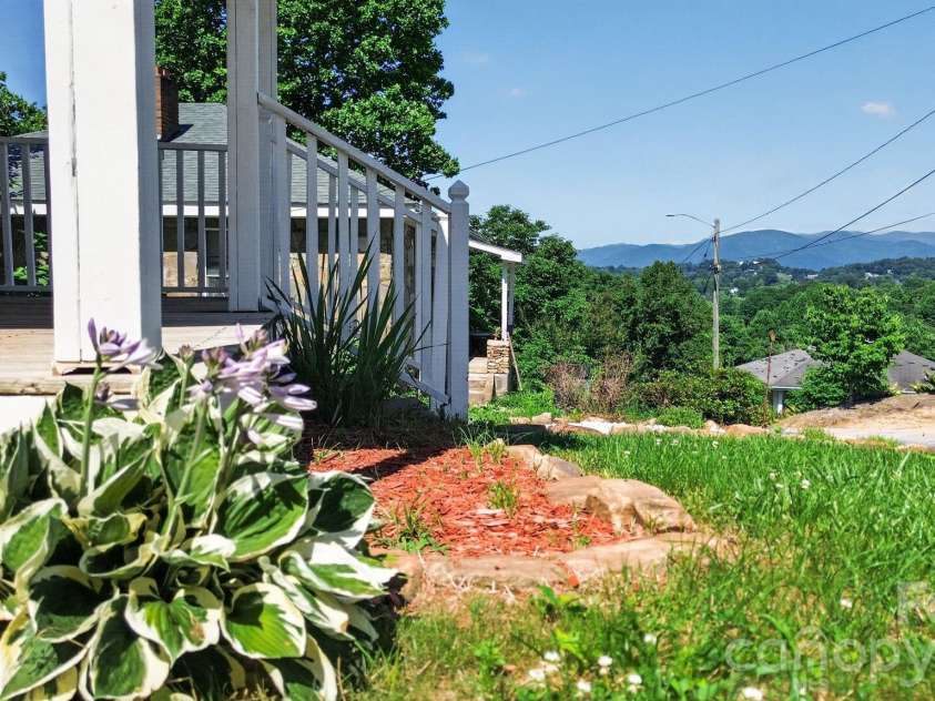 80 Ridge Street, Marion, NC 28752.  MLS# CAR4393698, YatesRealty ID 32507. 