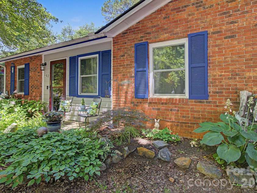 102 Wicklow Drive, Asheville, NC 28806.  MLS# CAR4394225, YatesRealty ID 32508. 