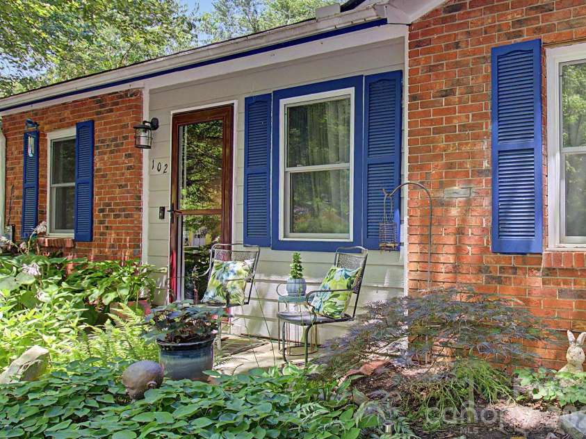 102 Wicklow Drive, Asheville, NC 28806.  MLS# CAR4394225, YatesRealty ID 32508. 