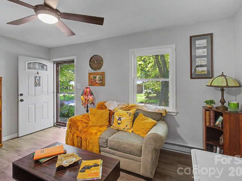 102 Wicklow Drive, Asheville, NC 28806.  MLS# CAR4394225, YatesRealty ID 32508. 