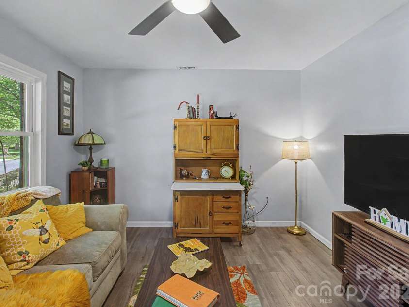 102 Wicklow Drive, Asheville, NC 28806.  MLS# CAR4394225, YatesRealty ID 32508. 