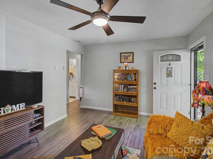 102 Wicklow Drive, Asheville, NC 28806.  MLS# CAR4394225, YatesRealty ID 32508. 