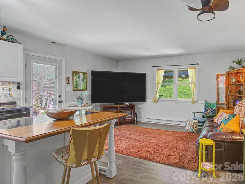 102 Wicklow Drive, Asheville, NC 28806.  MLS# CAR4394225, YatesRealty ID 32508. 