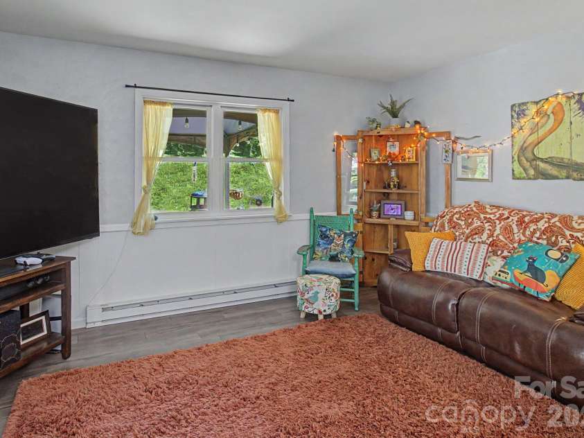 102 Wicklow Drive, Asheville, NC 28806.  MLS# CAR4394225, YatesRealty ID 32508. 