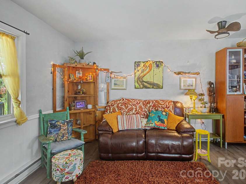 102 Wicklow Drive, Asheville, NC 28806.  MLS# CAR4394225, YatesRealty ID 32508. 