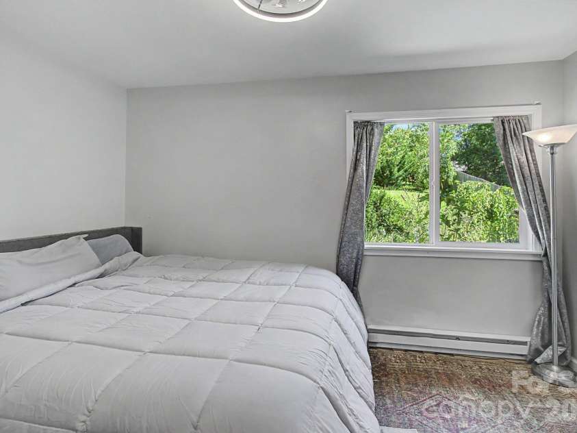 102 Wicklow Drive, Asheville, NC 28806.  MLS# CAR4394225, YatesRealty ID 32508. 