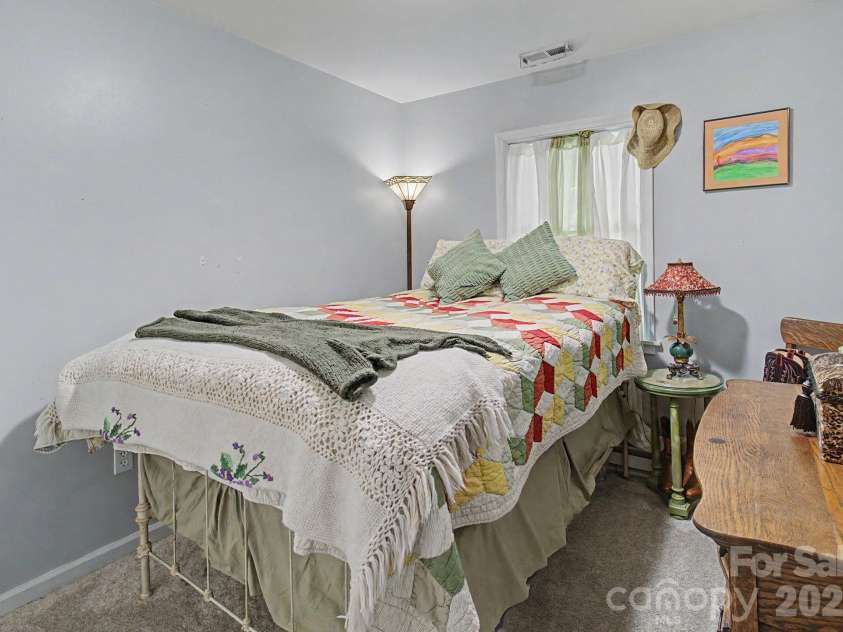 102 Wicklow Drive, Asheville, NC 28806.  MLS# CAR4394225, YatesRealty ID 32508. 