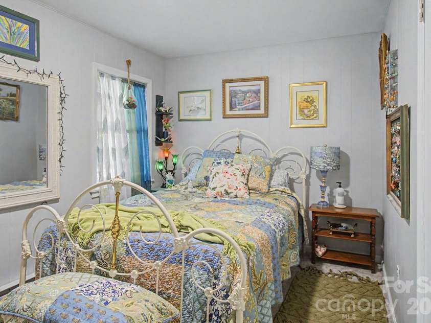 102 Wicklow Drive, Asheville, NC 28806.  MLS# CAR4394225, YatesRealty ID 32508. 