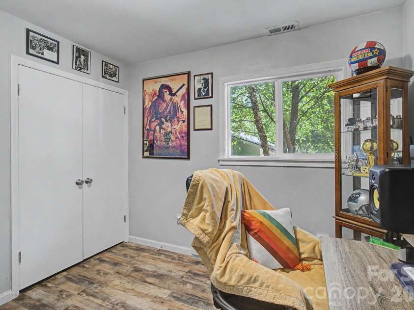 102 Wicklow Drive, Asheville, NC 28806.  MLS# CAR4394225, YatesRealty ID 32508. 