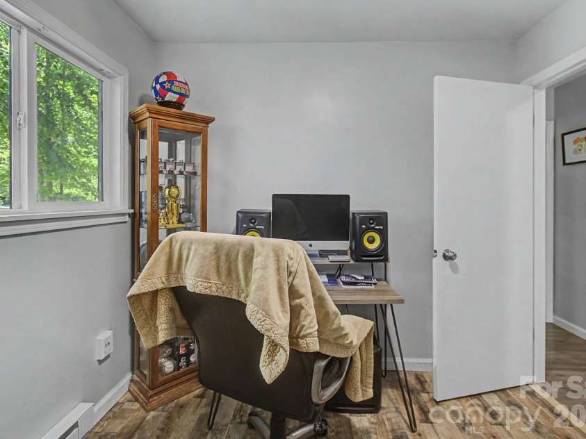 102 Wicklow Drive, Asheville, NC 28806.  MLS# CAR4394225, YatesRealty ID 32508. 