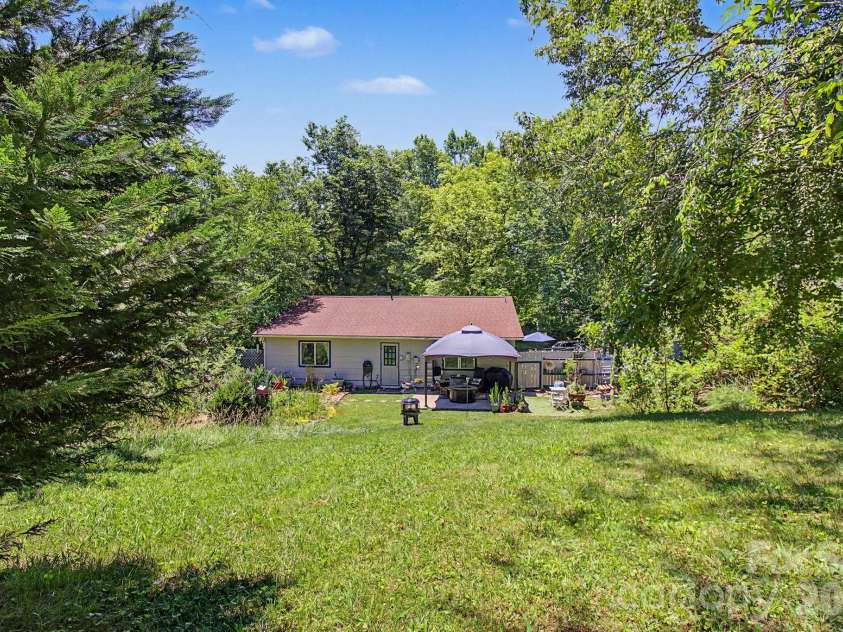 102 Wicklow Drive, Asheville, NC 28806.  MLS# CAR4394225, YatesRealty ID 32508. 