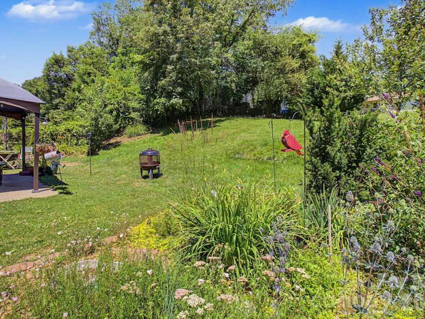 102 Wicklow Drive, Asheville, NC 28806.  MLS# CAR4394225, YatesRealty ID 32508. 