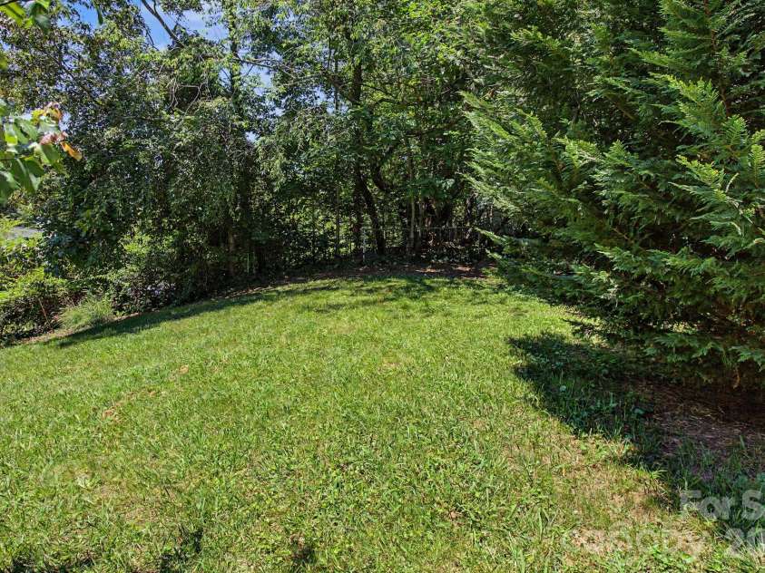 102 Wicklow Drive, Asheville, NC 28806.  MLS# CAR4394225, YatesRealty ID 32508. 