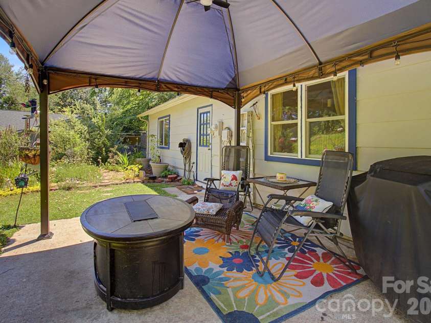 102 Wicklow Drive, Asheville, NC 28806.  MLS# CAR4394225, YatesRealty ID 32508. 