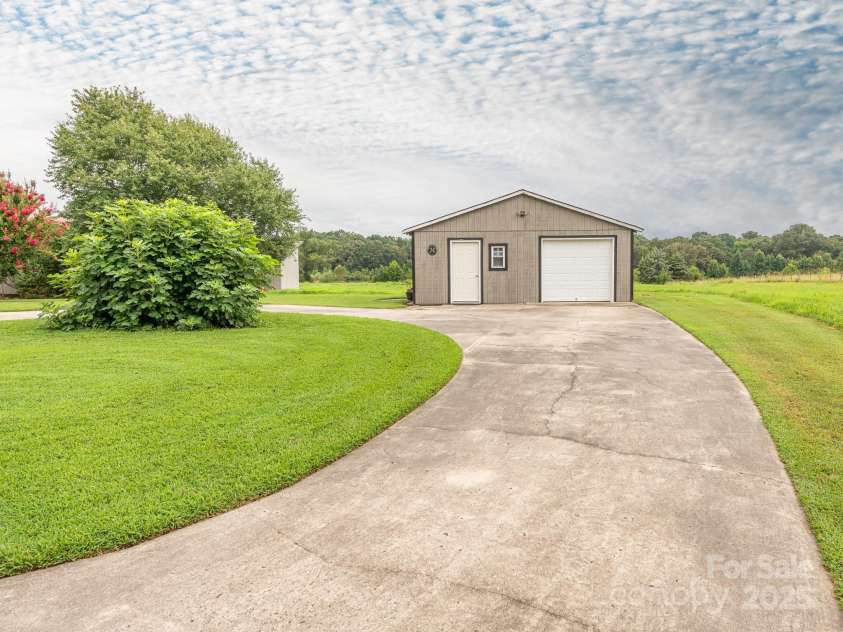 1061 Old Peachland Road, Marshville, NC 28103.  MLS# CAR4284418, YatesRealty ID 32509. 