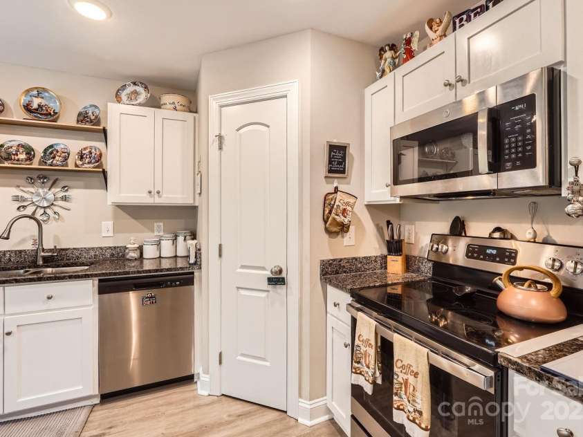 105 17th Street, Salisbury, NC 28144.  MLS# CAR4258886, YatesRealty ID 32511. Kitchen