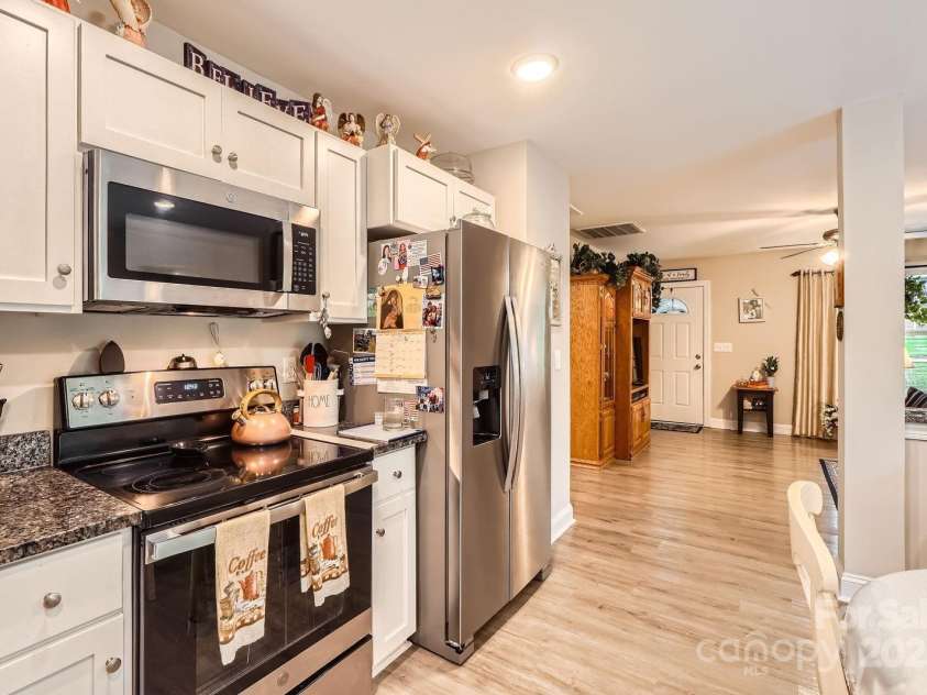 105 17th Street, Salisbury, NC 28144.  MLS# CAR4258886, YatesRealty ID 32511. Kitchen