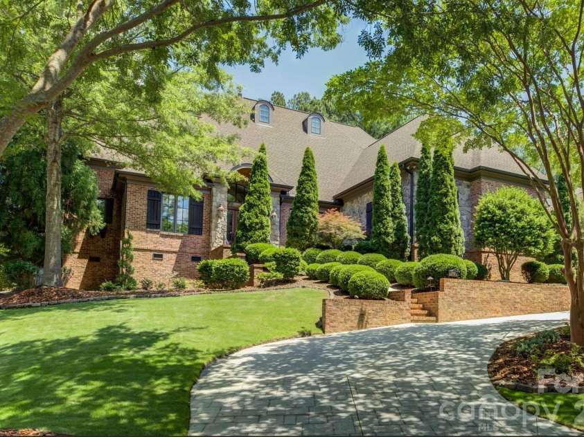 16946 Ashton Oaks Drive, Charlotte, NC 28278.  MLS# CAR4387940, YatesRealty ID 32511. 