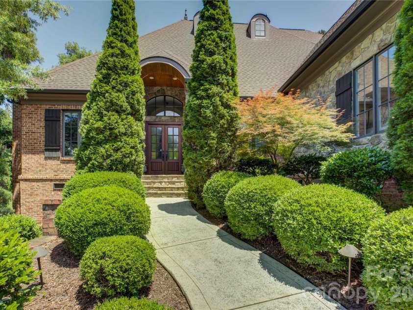 16946 Ashton Oaks Drive, Charlotte, NC 28278.  MLS# CAR4387940, YatesRealty ID 32511. 
