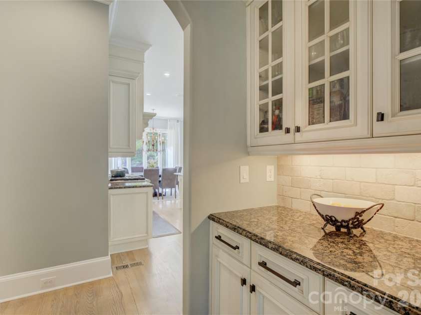 16946 Ashton Oaks Drive, Charlotte, NC 28278.  MLS# CAR4387940, YatesRealty ID 32511. 