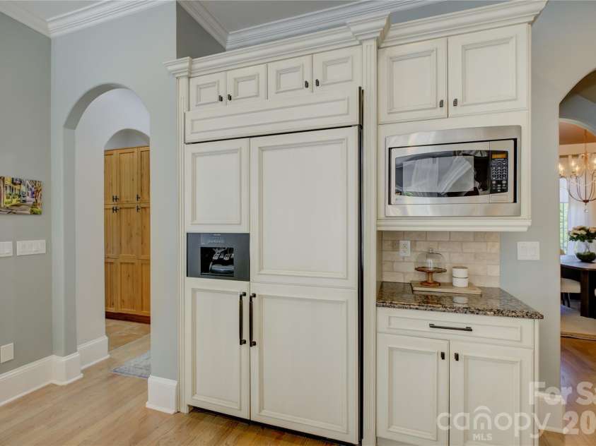 16946 Ashton Oaks Drive, Charlotte, NC 28278.  MLS# CAR4387940, YatesRealty ID 32511. 