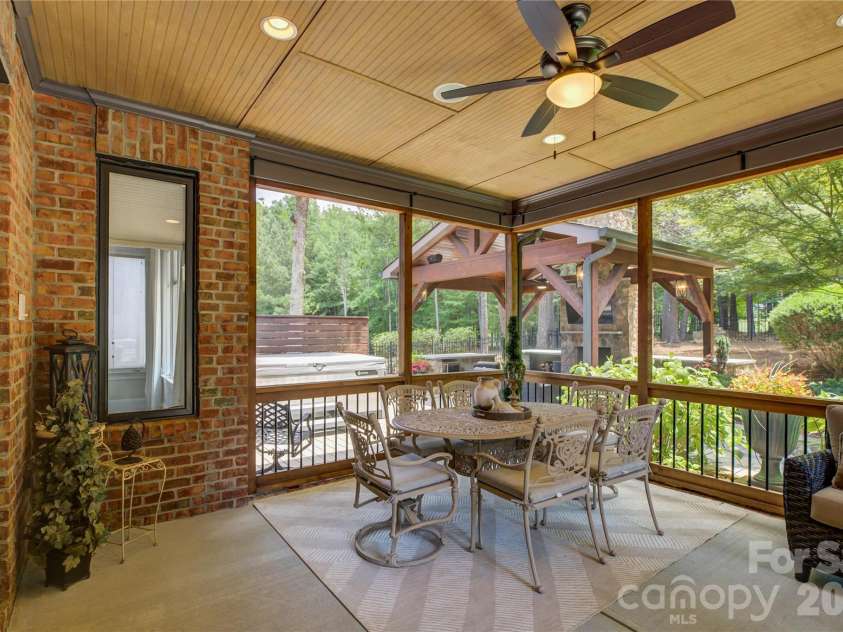16946 Ashton Oaks Drive, Charlotte, NC 28278.  MLS# CAR4387940, YatesRealty ID 32511. 