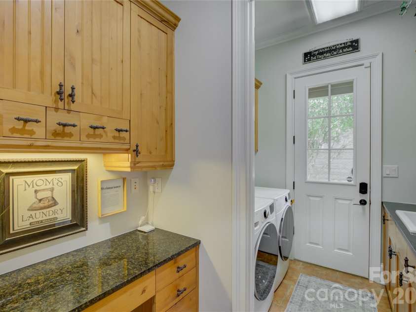 16946 Ashton Oaks Drive, Charlotte, NC 28278.  MLS# CAR4387940, YatesRealty ID 32511. 