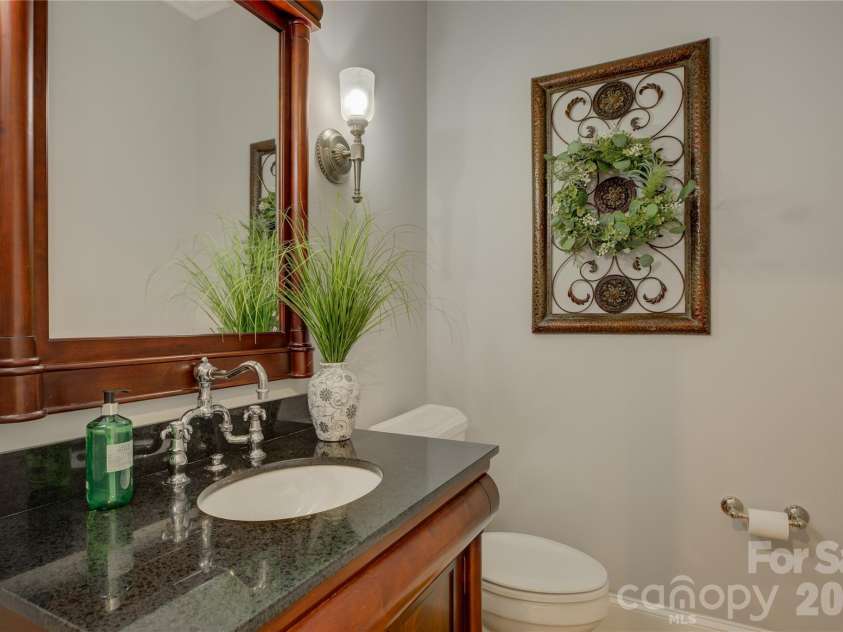 16946 Ashton Oaks Drive, Charlotte, NC 28278.  MLS# CAR4387940, YatesRealty ID 32511. 