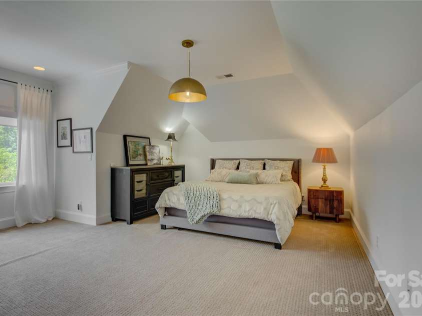 16946 Ashton Oaks Drive, Charlotte, NC 28278.  MLS# CAR4387940, YatesRealty ID 32511. 