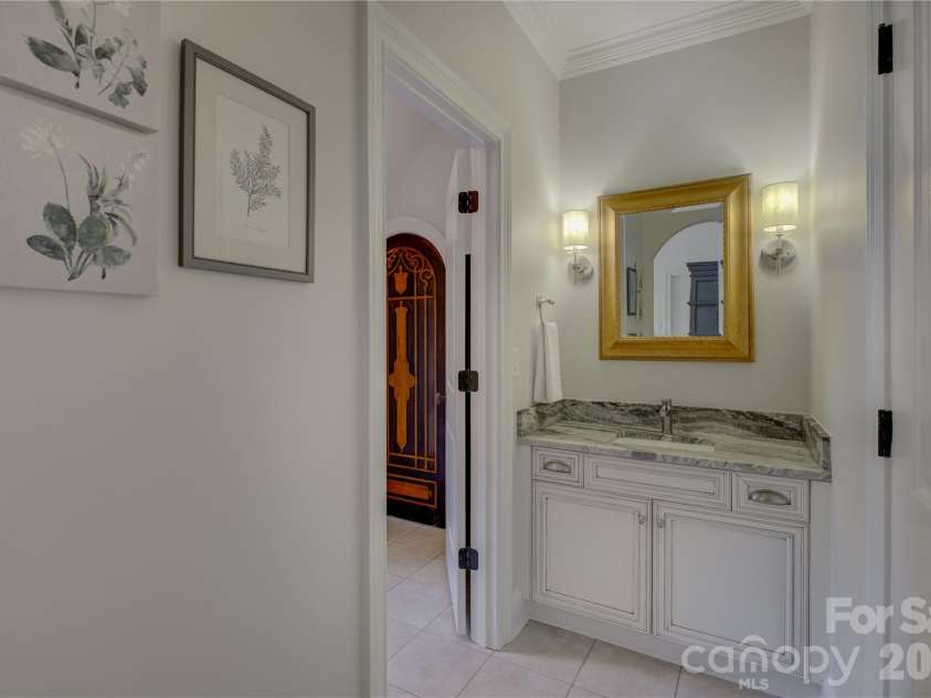 16946 Ashton Oaks Drive, Charlotte, NC 28278.  MLS# CAR4387940, YatesRealty ID 32511. 