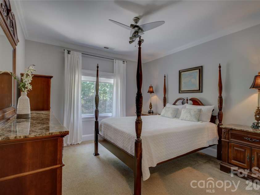 16946 Ashton Oaks Drive, Charlotte, NC 28278.  MLS# CAR4387940, YatesRealty ID 32511. 