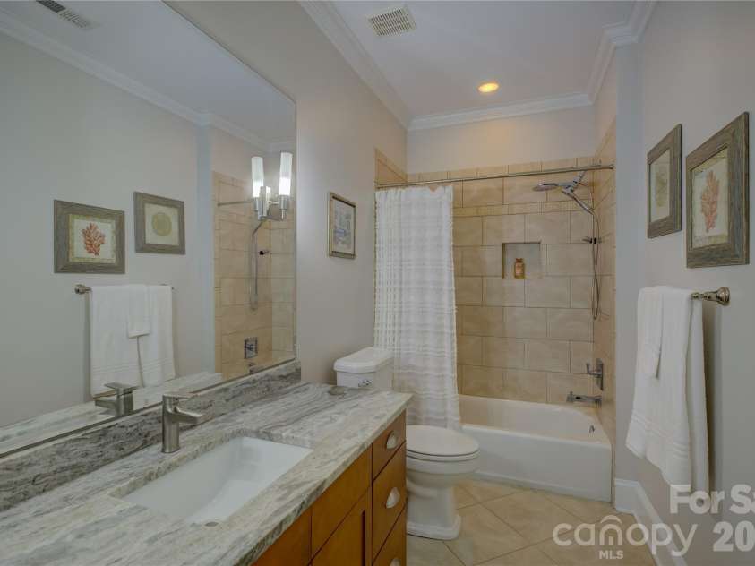 16946 Ashton Oaks Drive, Charlotte, NC 28278.  MLS# CAR4387940, YatesRealty ID 32511. 