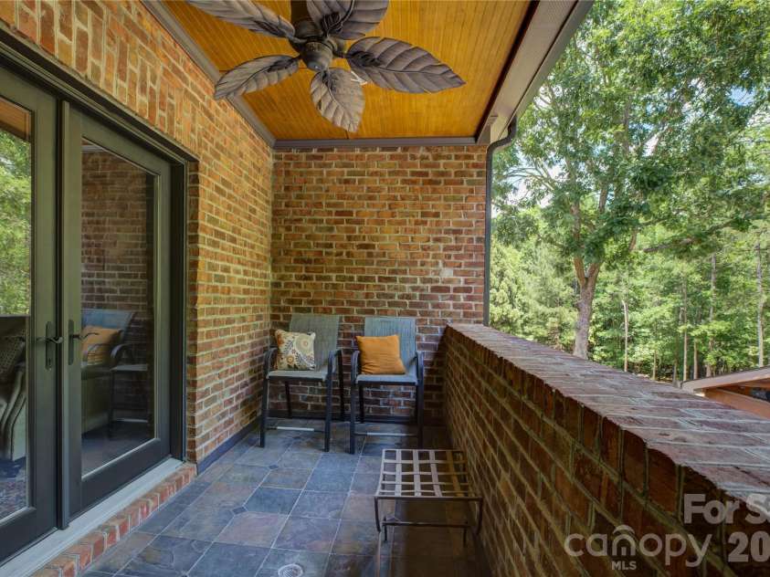 16946 Ashton Oaks Drive, Charlotte, NC 28278.  MLS# CAR4387940, YatesRealty ID 32511. 