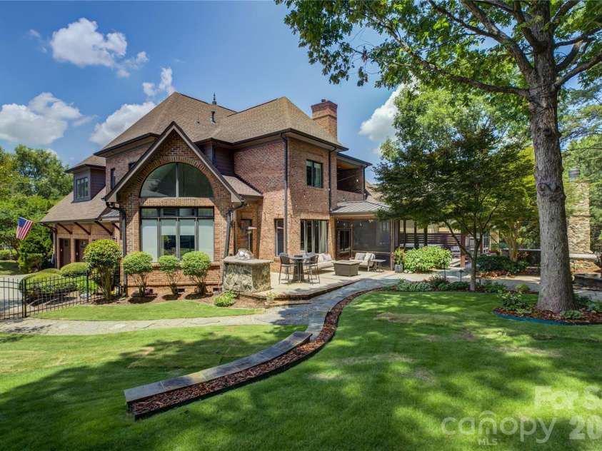 16946 Ashton Oaks Drive, Charlotte, NC 28278.  MLS# CAR4387940, YatesRealty ID 32511. 