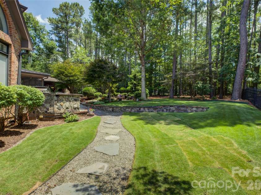 16946 Ashton Oaks Drive, Charlotte, NC 28278.  MLS# CAR4387940, YatesRealty ID 32511. 