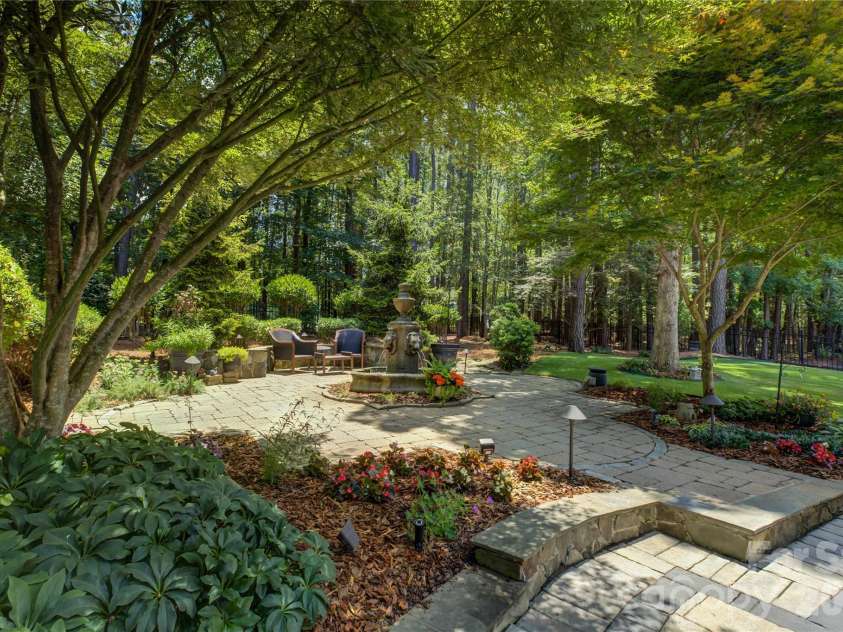 16946 Ashton Oaks Drive, Charlotte, NC 28278.  MLS# CAR4387940, YatesRealty ID 32511. 