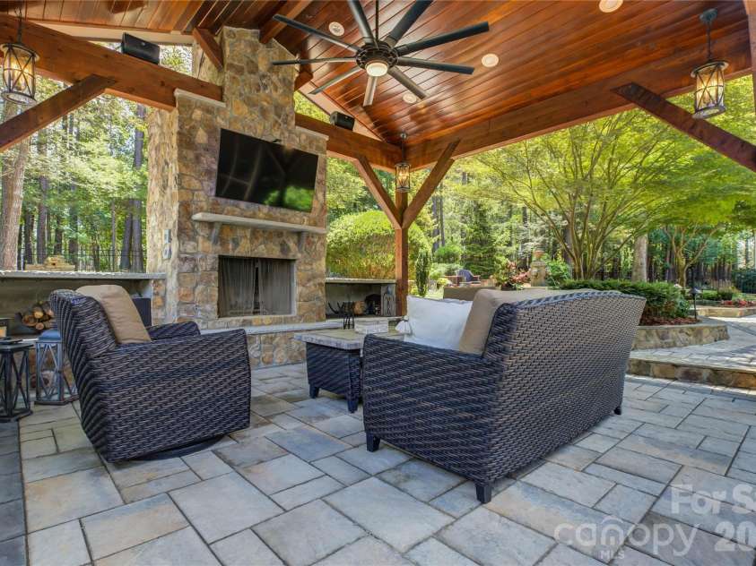 16946 Ashton Oaks Drive, Charlotte, NC 28278.  MLS# CAR4387940, YatesRealty ID 32511. 